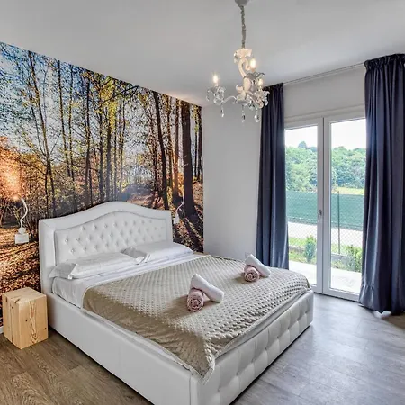 Stunning In With Kitchenette *