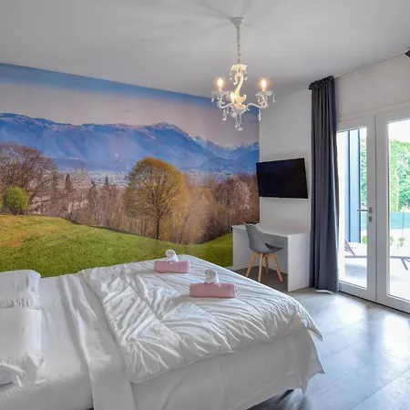 Stunning In With Kitchenette Holiday home